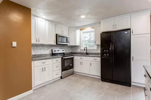 89 Elizabeth Dr, Raynham, MA 02767 photo 12
