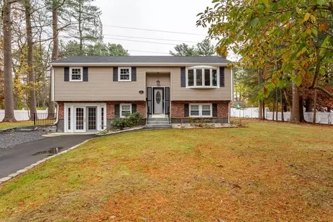 89 Elizabeth Dr, Raynham, MA 02767 photo 2