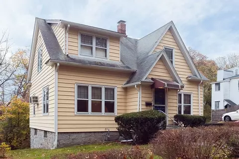 8 Hermitage Ln, Worcester, MA 01605