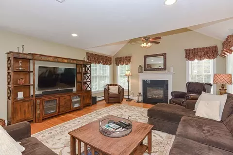23 Darwin Ln, Walpole, MA 02081 photo 19