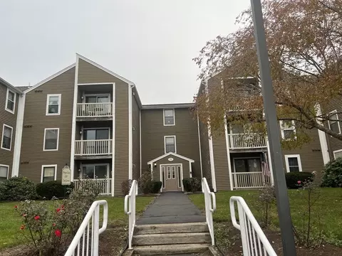 3 Marc Dr #3B5, Plymouth, MA 02360