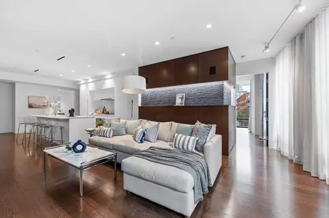 10 Farnsworth St #402, Boston, MA 02210