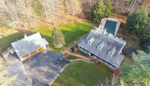 10 Wallace Brook Rd, Brookline, NH 03033