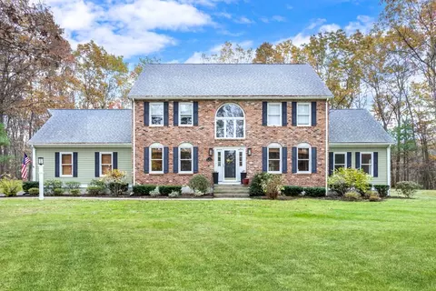 4 Jackson Cir, Franklin, MA 02038