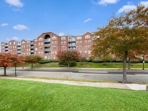 50 Boatswains Way #410, Chelsea, MA 02150