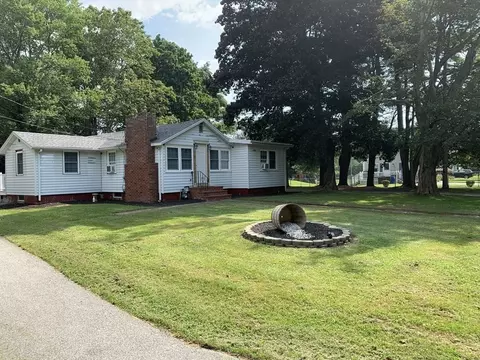18 High St, Salisbury, MA 01952