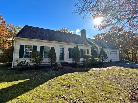 19 Jasper Moore Trl, Harwich, MA 02645