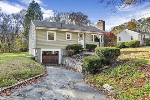 85 Oak Hill Rd, Southborough, MA 01772