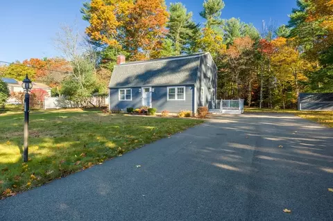 203 Oak St, Halifax, MA 02338