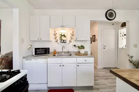 553 Chicopee St, Chicopee, MA 01013 photo 9