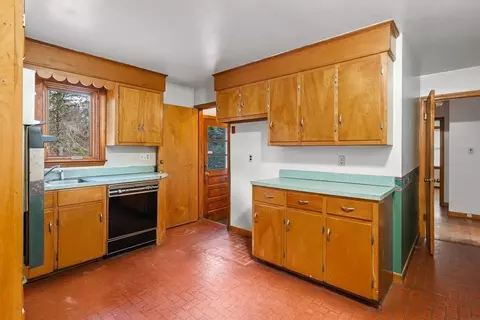 45 West St, Easthampton, MA 01027 photo 17