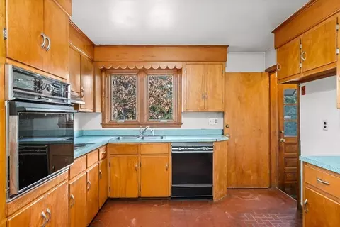 45 West St, Easthampton, MA 01027 photo 14
