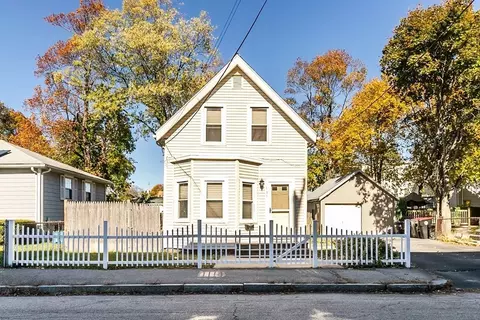 137 Ford St, Brockton, MA 02301