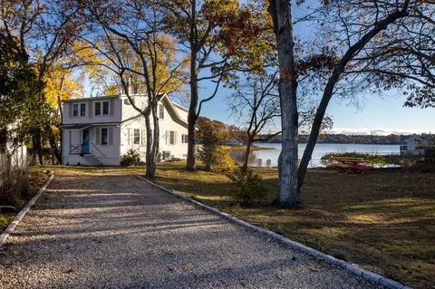 46 Pinehurst Dr, Wareham, MA 02571