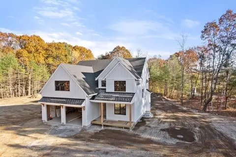 28 Chestnut St, Hudson, MA 01749