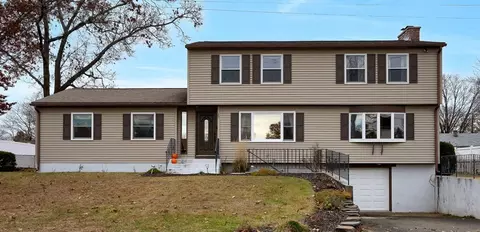 17 Woodcrest Ct, Chicopee, MA 01020