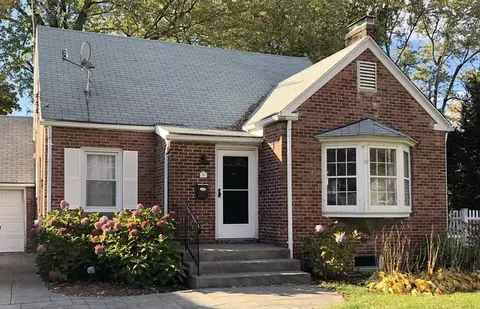 28 Hawthorne St, Longmeadow, MA 01106