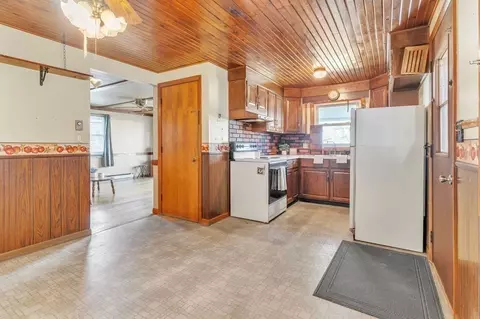 69 Polaski Ave, Chicopee, MA 01013 photo 17