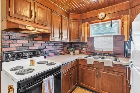 69 Polaski Ave, Chicopee, MA 01013 photo 10