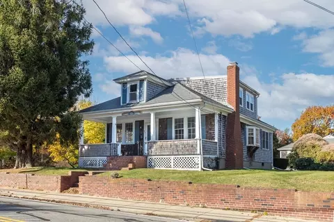 83 Cherry St, Plymouth, MA 02360