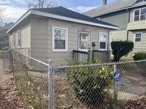 540 Armory St, Springfield, MA 01104 photo 2