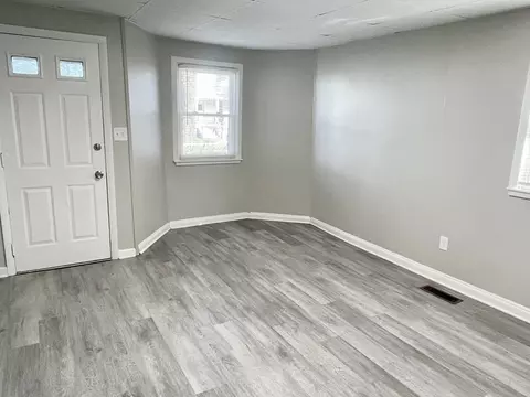 540 Armory St, Springfield, MA 01104 photo 5