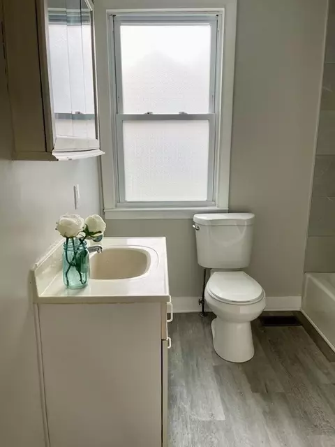 540 Armory St, Springfield, MA 01104 photo 12
