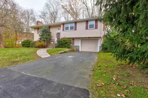 4 Glen Dr, Walpole, MA 02032