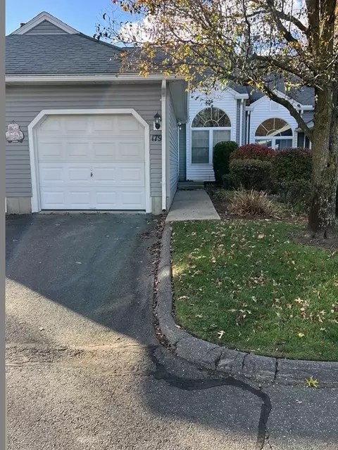 179 Brookfield Ln #179, Agawam, MA 01001