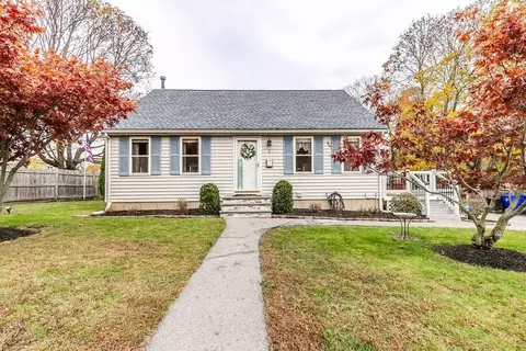 8 Gushee Ln, Taunton, MA 02780