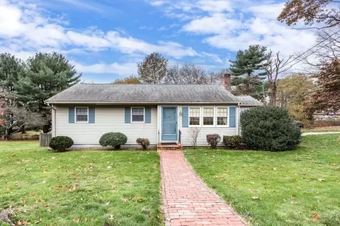8 Rolling Ridge Rd, Franklin, MA 02038