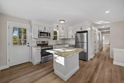 94 Oak St, Middleboro, MA 02346