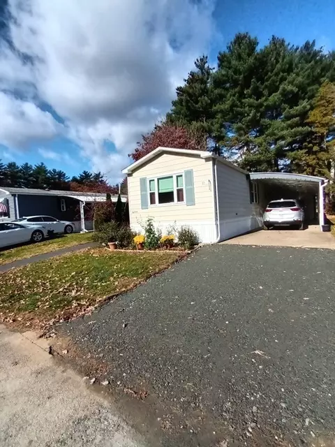18 Woodchip Sq, North Attleboro, MA 02760