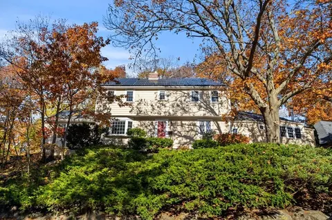 49 Bay View Dr, Swampscott, MA 01907