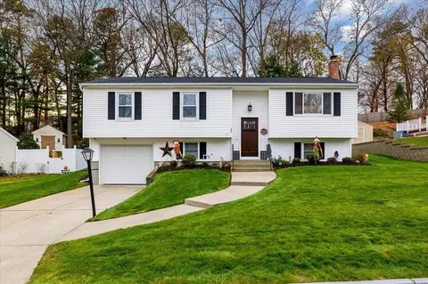 52 Westbanks Ct, Springfield, MA 01118