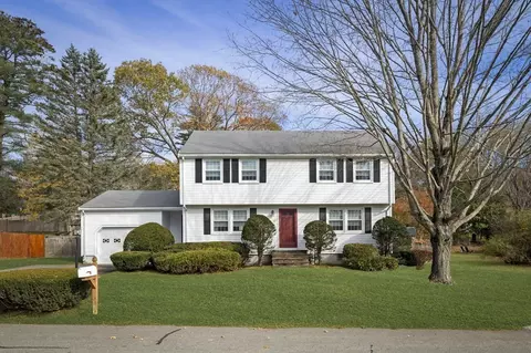 17 Heard Dr, Ipswich, MA 01938