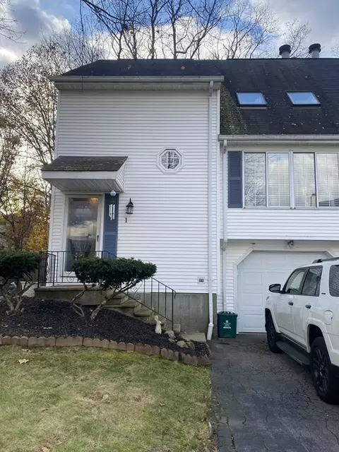 1 Jonathan Cir, Worcester, MA 01604