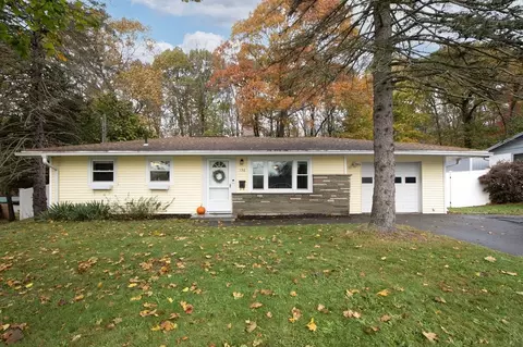 136 Kathleen Rd, Brockton, MA 02302