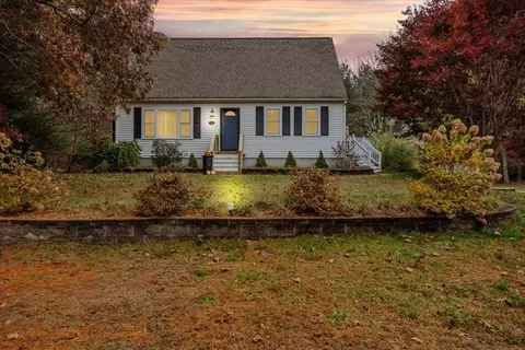 5 Stacey Rd, Middleboro, MA 02346