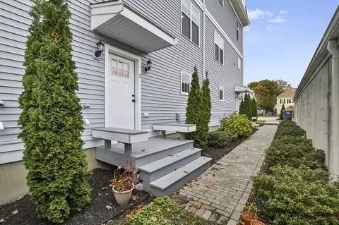 224 Court St #3, New Bedford, MA 02740