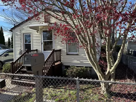 11 Maywood St, New Bedford, MA 02745