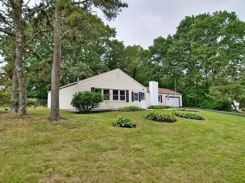 414 Gulf Rd W, Dartmouth, MA 02748