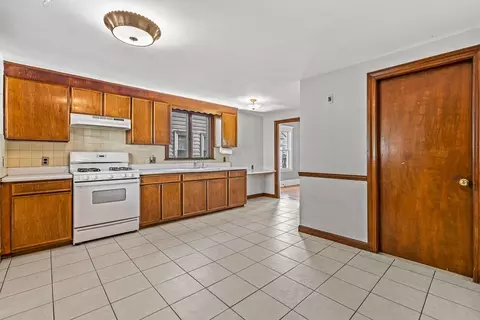 35 Pleasant St, Everett, MA 02149 photo 7