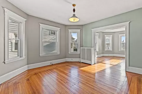 35 Pleasant St, Everett, MA 02149 photo 5