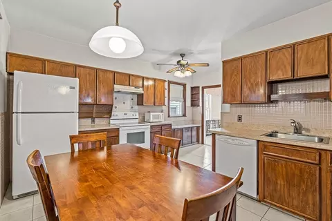 35 Pleasant St, Everett, MA 02149 photo 19