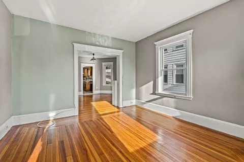 35 Pleasant St, Everett, MA 02149 photo 4