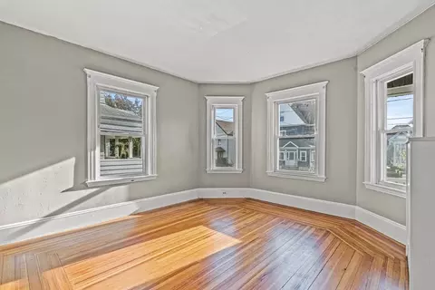 35 Pleasant St, Everett, MA 02149 photo 2