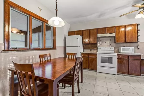 35 Pleasant St, Everett, MA 02149 photo 16