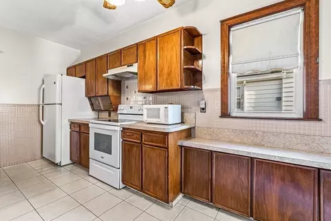 35 Pleasant St, Everett, MA 02149 photo 17
