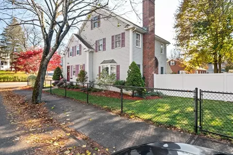 19 Middle St, Stoneham, MA 02180